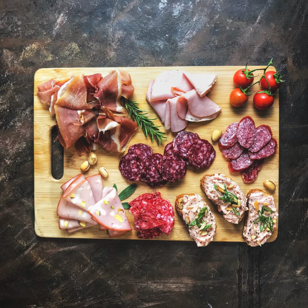 Raclette et charcuterie, le duo que le monde nous envie