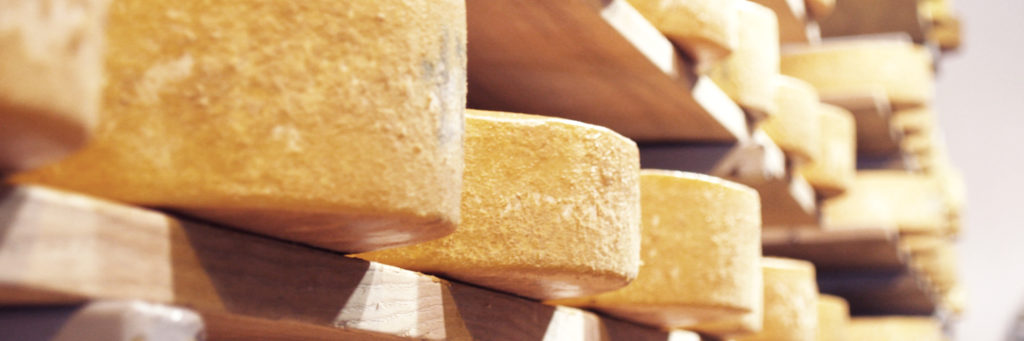 Quelle quantité de fromage à raclette par personne ? - Le Cheese Geek