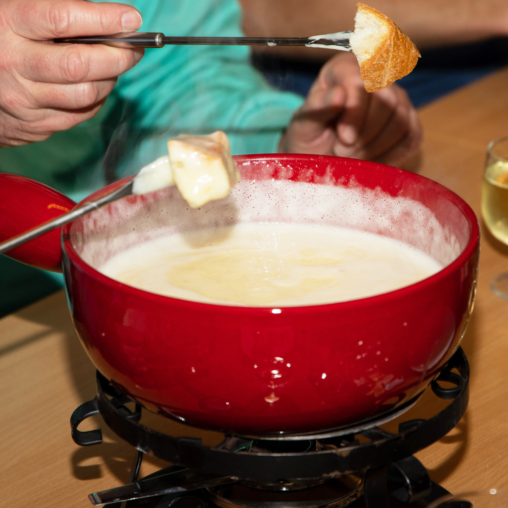 Caquelon pour fondue : l'ustensile 100% tradition